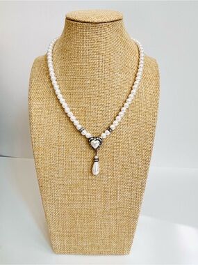 Vintage-Style Faux Pearl Necklace with Heart & Teardrop Pendant